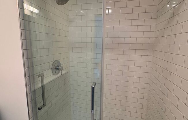 2 beds, 2 baths, $1,595, Unit 401
