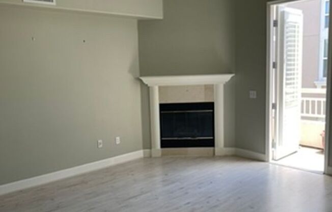 Fabulous Montebello condo, walk/bike to Apple, shopping, entertainment.  Move in NOW!!