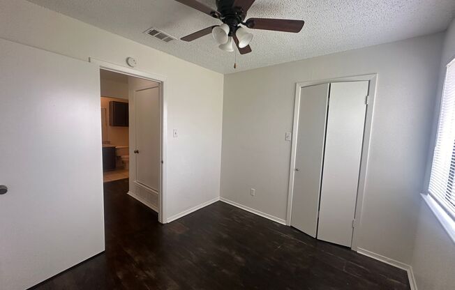 3 beds, 1 bath, $1,500, Unit UNIT 4