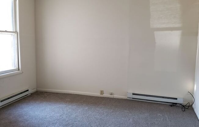 1 bed, 1 bath, $800, Unit Apt. 1