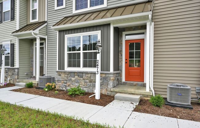 Stunning 3 BR 2.5 BA Townhouse in Lime Spring Village!