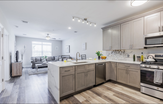 1 bed, 1 bath, 780 sqft, $2,800, Unit 1102