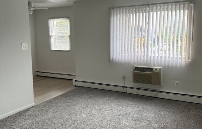 2 beds, 1 bath, 930 sqft, $1,490, Unit 48