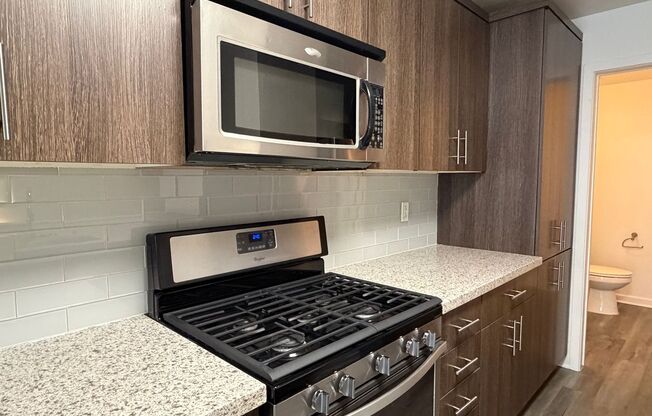 1 bed, 1.5 baths, 889 sqft, $2,740, Unit 256
