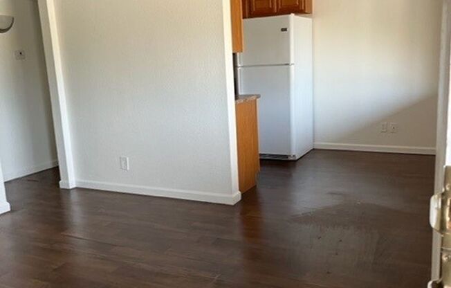 1 bed, 1 bath, 550 sqft, $1,000, Unit 14