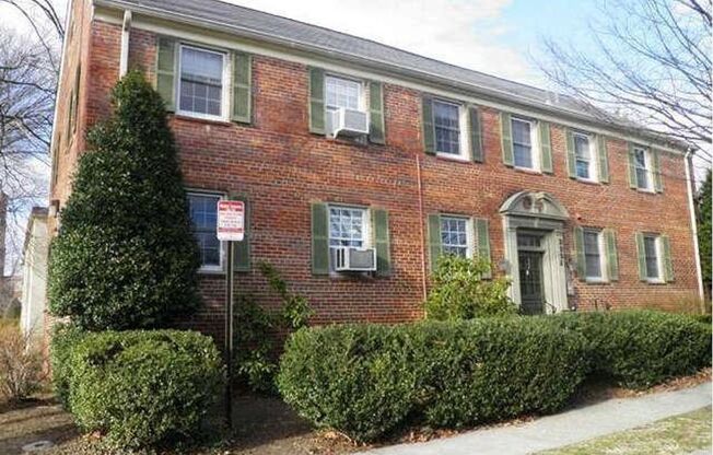Updated and extremely well-maintained Rock Creek Condo Available 4/1!