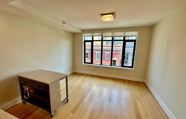 Studio, 1 bath, $2,275, Unit 324