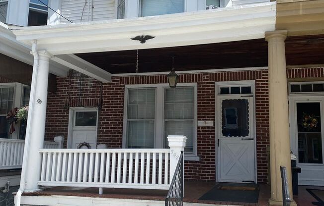 3 beds, 1 bath, $1,550