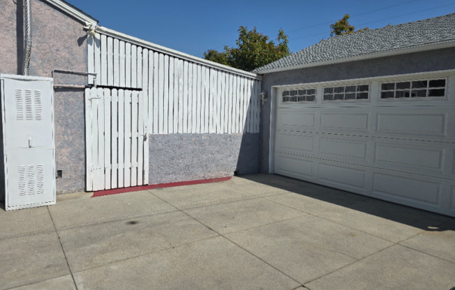 925 W MIRADA RD