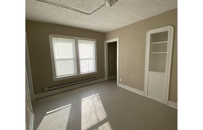 2 beds, 1 bath, $785, Unit Unit 37