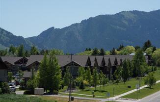 Lush Green Courtyard Wit Walking Paths at Saddleview Apartments, Bozeman, MT