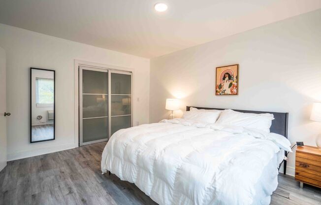 2 beds, 1 bath, 800 sqft, $2,000, Unit 14