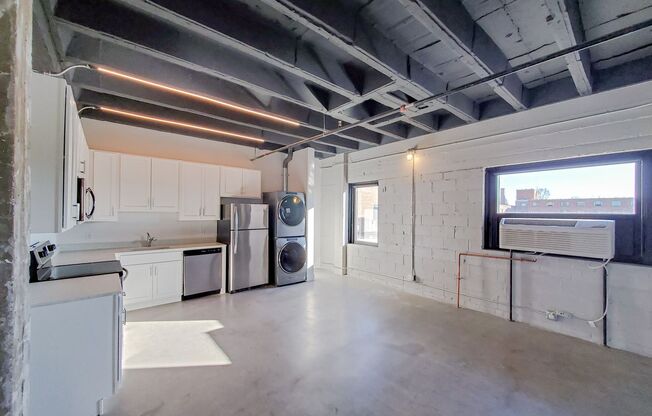 Studio, 1 bath, 527 sqft, $1,015, Unit A403