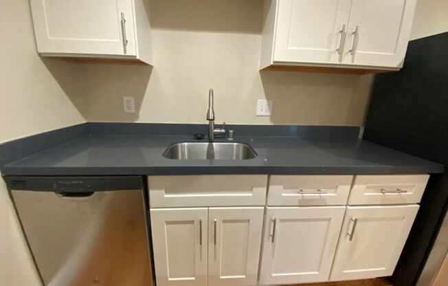 1 bed, 1 bath, $1,925, Unit 206-10