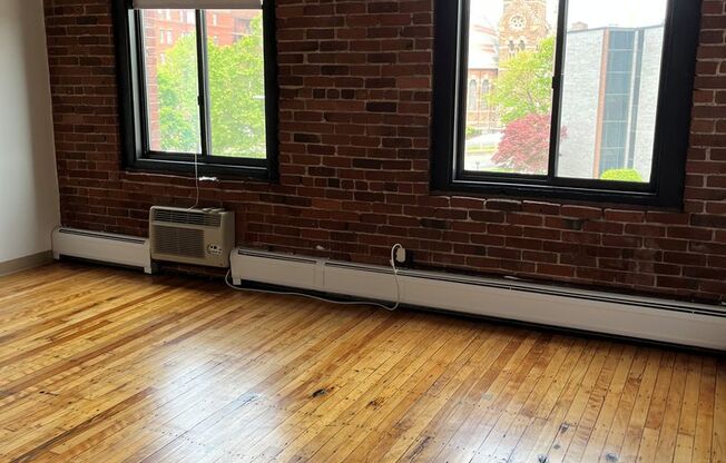 1 bed, 1 bath, 715 sqft, $1,775, Unit 45-610