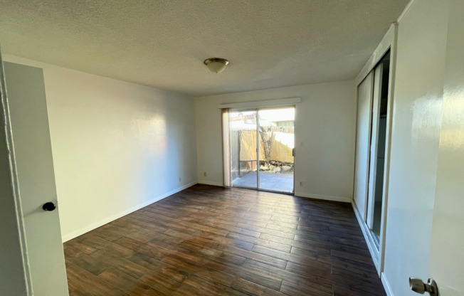 2 beds, 1.5 baths, 950 sqft, $2,050, Unit C