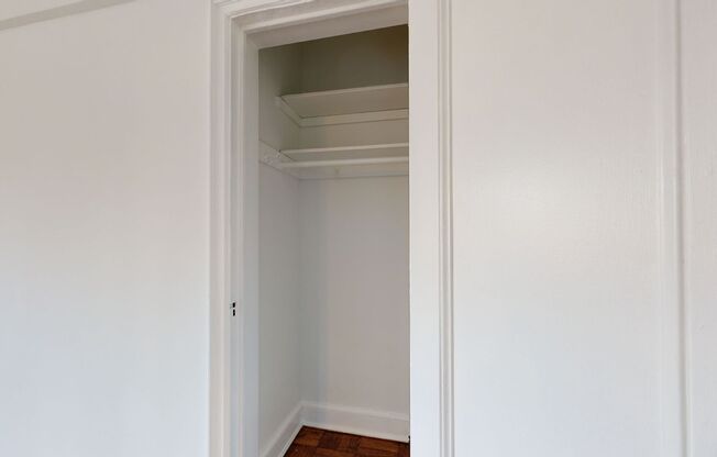 MacArthur Park One Bedroom W/Off Street Parking Included & Pets Welcomed!!
