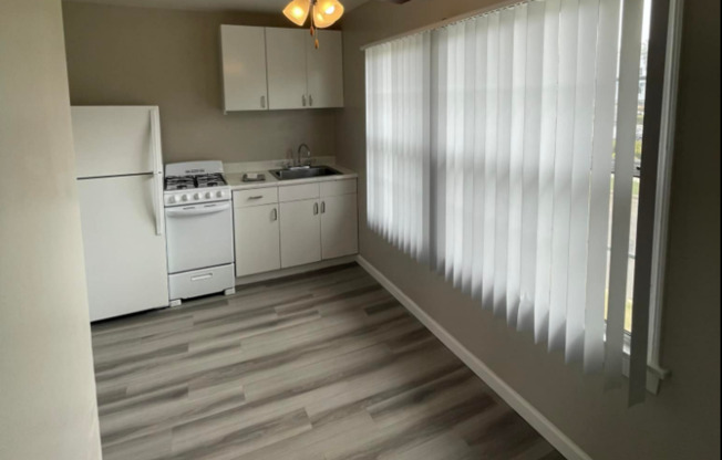 Studio, 1 bath, 312 sqft, $1,895, Unit 28