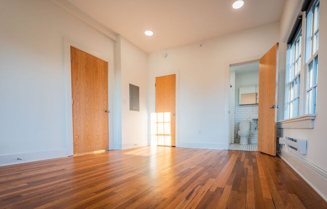 1 bed, 1 bath, 385 sqft, $1,080, Unit Unit 12