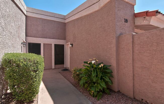 1976 N LEMON TREE LN
