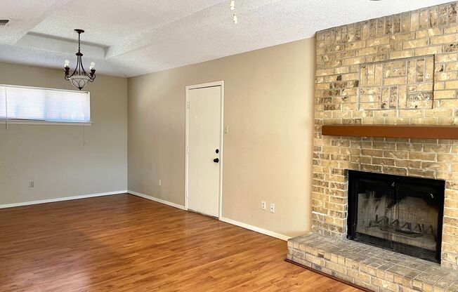 2 Bedrooms 1.5 Bath 1/2 Duplex For Lease in Frisco
