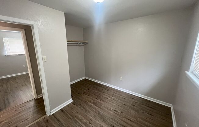 3 beds, 1 bath, $895