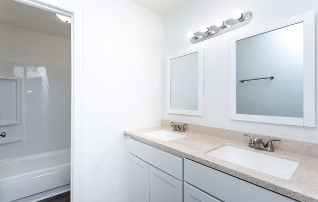 2 beds, 1 bath, 950 sqft, $1,049, Unit 118