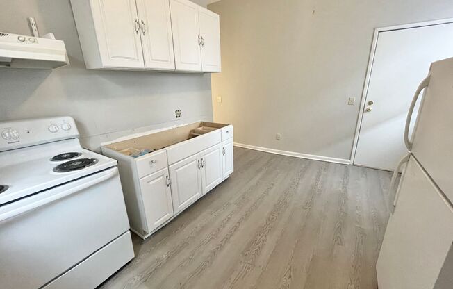 Studio, 1 bath, $850, Unit 1720-02