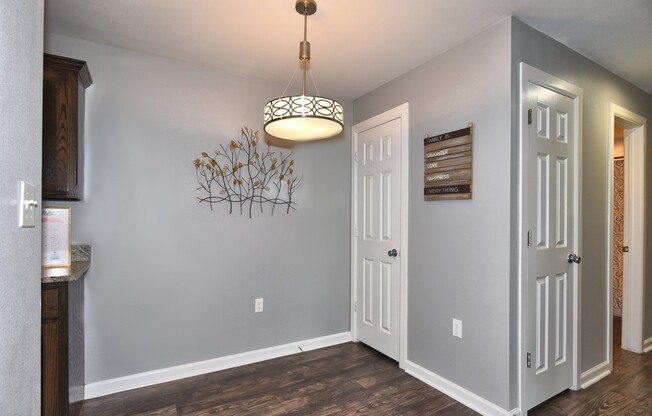 2 beds, 1 bath, 950 sqft, $1,389, Unit 0305