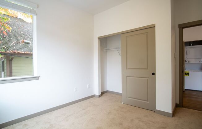 1 bed, 1 bath, 620 sqft, $1,475, Unit 211