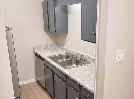 Welcome to Richmond Hills Apartments, where modern living meets comfort. Enjoy our stylish kitchens equipped with sleek cabinetry and elegant countertops—perfect for culinary adventures. Ready to elevate your lifestyle? Schedule a tour today!