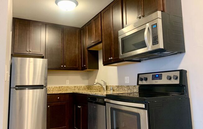 1 bed, 1 bath, $950, Unit 115