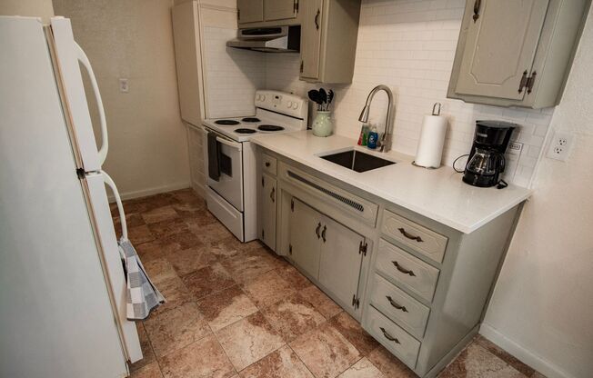 1 bed, 1 bath, 750 sqft, $650, Unit 1710 B