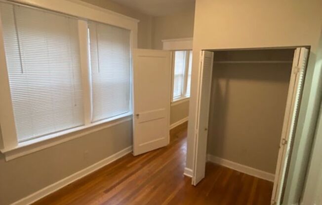 1 bed, 1 bath, 700 sqft, $1,250