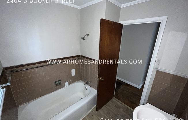 3 beds, 1 bath, 1,071 sqft, $1,095