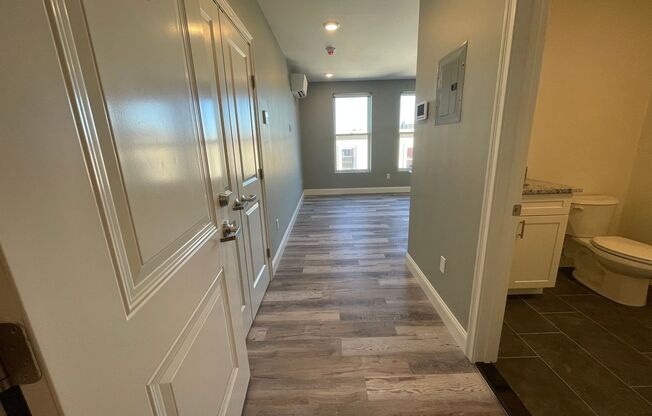 Studio, 1 bath, 302 sqft, $1,700, Unit 402