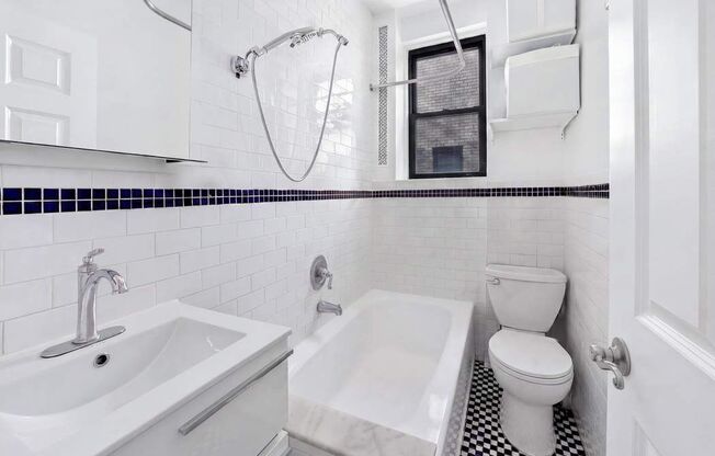 414 W 121 ST