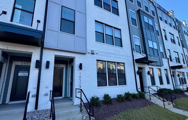 Modern Elegance in Prime North Raleigh!