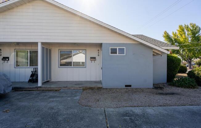 650 CYPRESS AVE