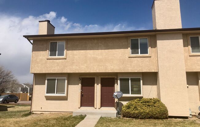 2 BD Townhome conveniently located to COS, and local military bases