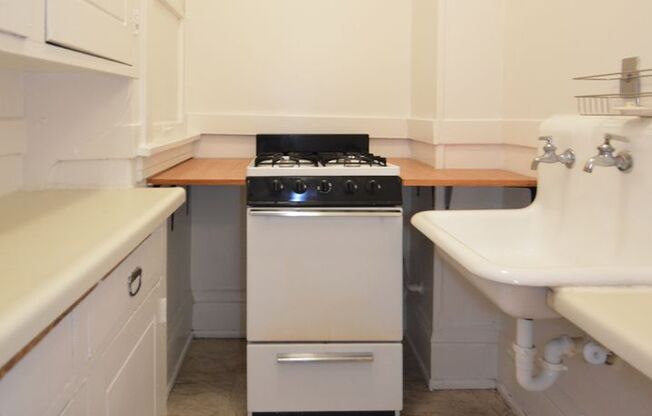 Studio, 1 bath, 375 sqft, $825, Unit 10 - 208