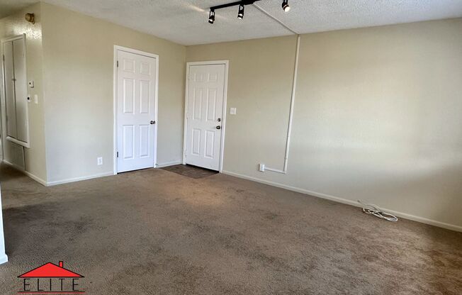 2 beds, 1 bath, 880 sqft, $1,100, Unit #C