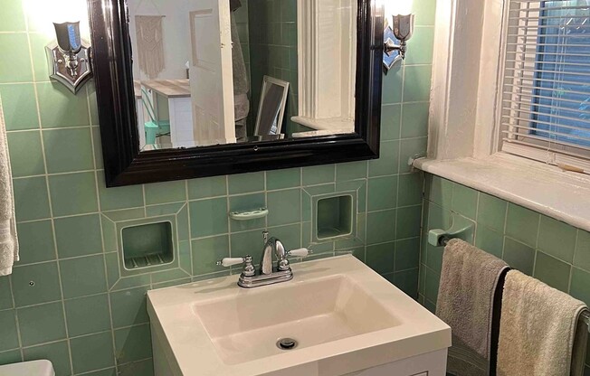 Studio, 1 bath, 350 sqft, $2,200, Unit 4