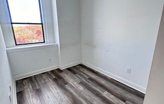 2 beds, 1 bath, $1,325, Unit 412