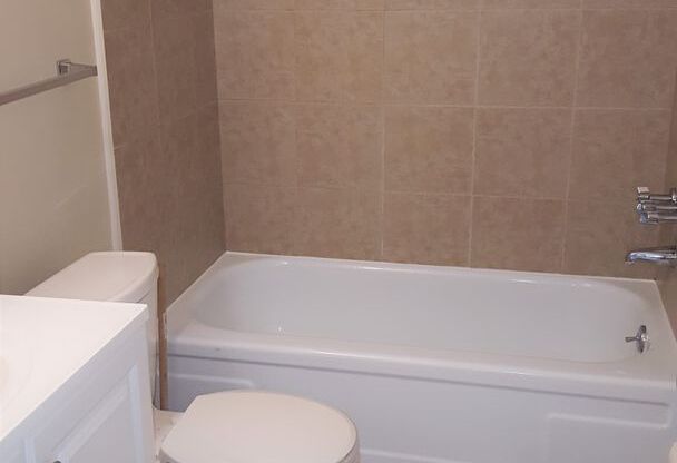 1 bed, 1 bath, $1,895, Unit LL - 312