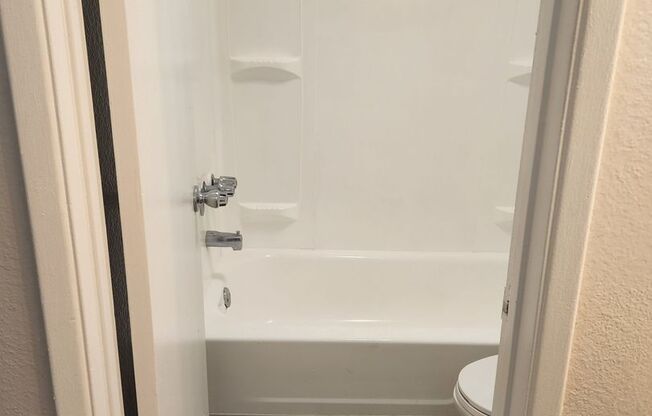 Studio, 1 bath, 370 sqft, $999, Unit 9