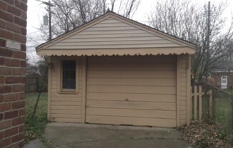 3 beds, 2 baths, $1,300