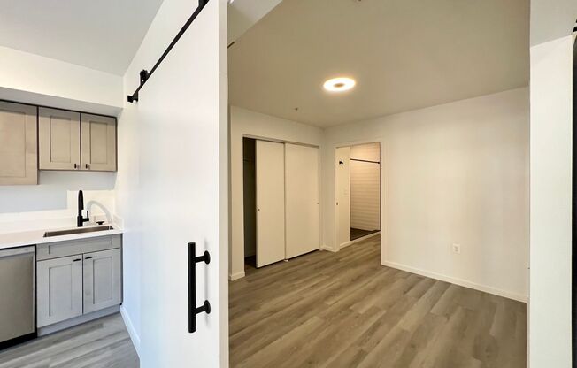 1 bed, 1 bath, 504 sqft, $1,600, Unit 512