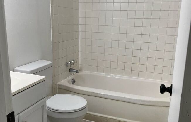 2 beds, 1 bath, 850 sqft, $845, Unit Apt. 96