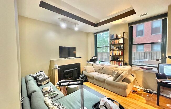 Beautiful 2BD/2BTH CONDO IN THE LOOP!
